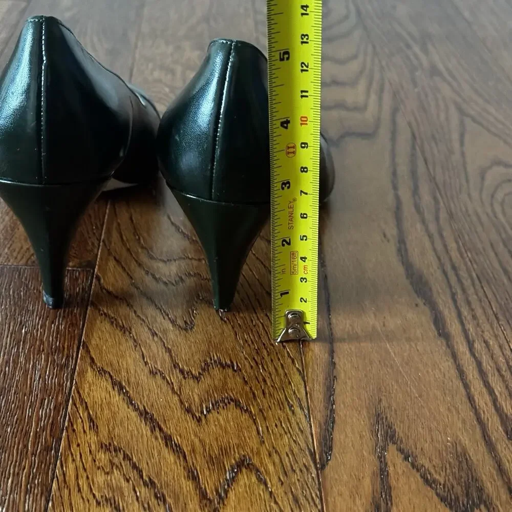 VTG Etienne Aigner Womens 8N Pumps Green Metallic Stripe Made in Spain‎ Damage